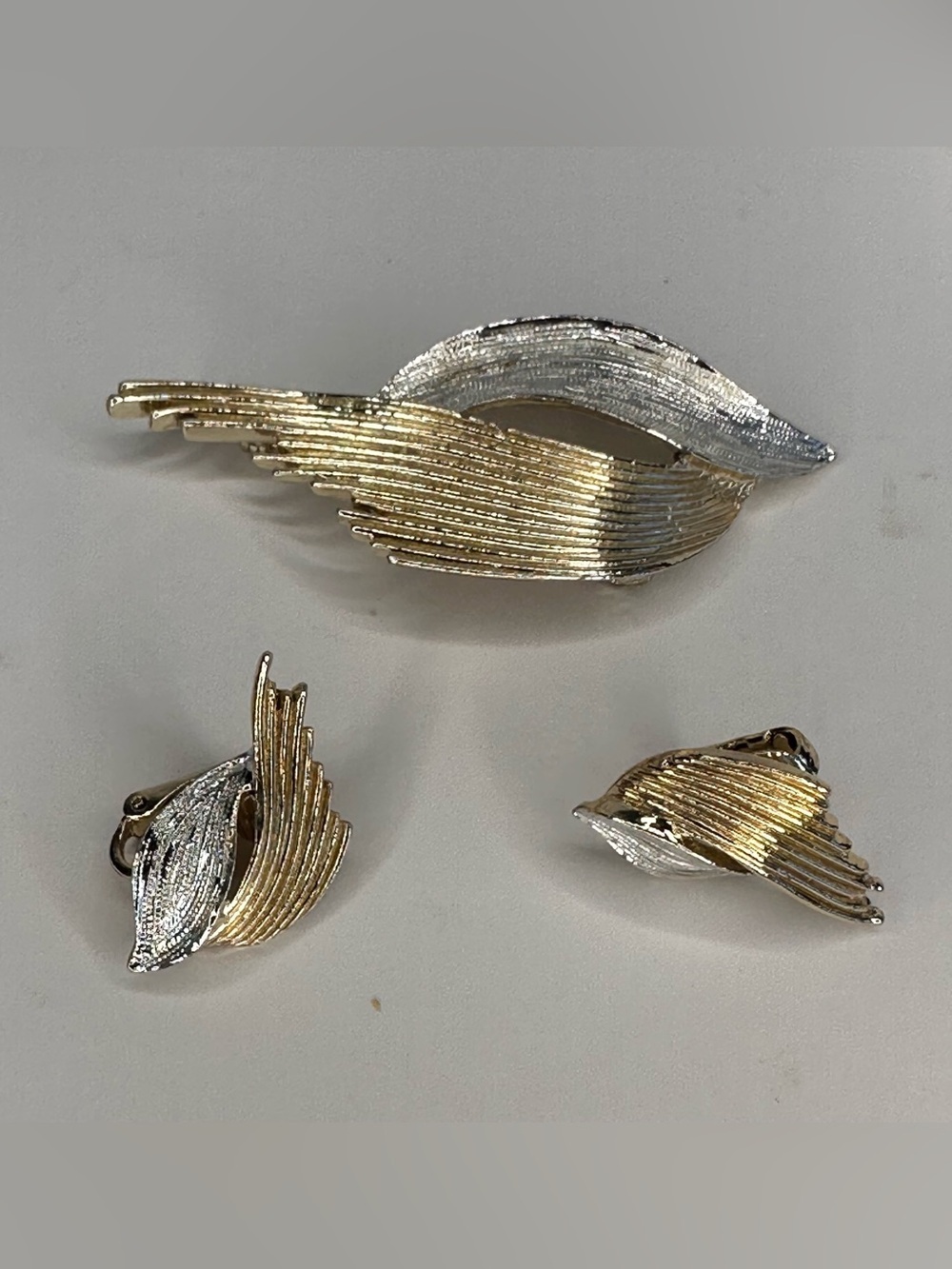Vintage Gold Silver Leaf Brooch Clip On Earrings Set Two Tone Jewelry